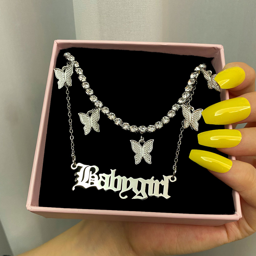 Trendy flerlags babygirl bogstaver sommerfugl vedhæng tennis halskæde til kvinder guld sølv farve rhinestone choker smykker