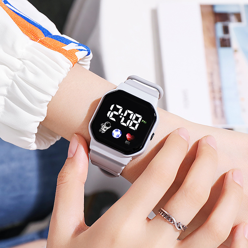 Reloj deportivo para niños, relojes digitales LED, correa de silicona para astronauta, reloj de pulsera electrónico resistente al agua para niños y niñas,: Rojo oscuro