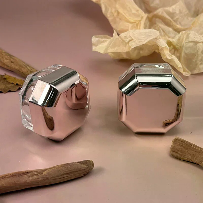 Mini caja de polvo de 8g, contenedor de polvo suelto vacío de plástico portátil con tamiz, tarro cosmético, accesorios de maquillaje de viaje, 1 Uds.