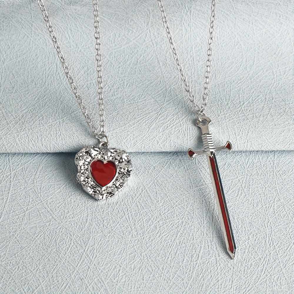 Um conjunto de coração vermelho e espada casal colar clavícula corrente espada colar acessórios de moda para presente de natal feminino