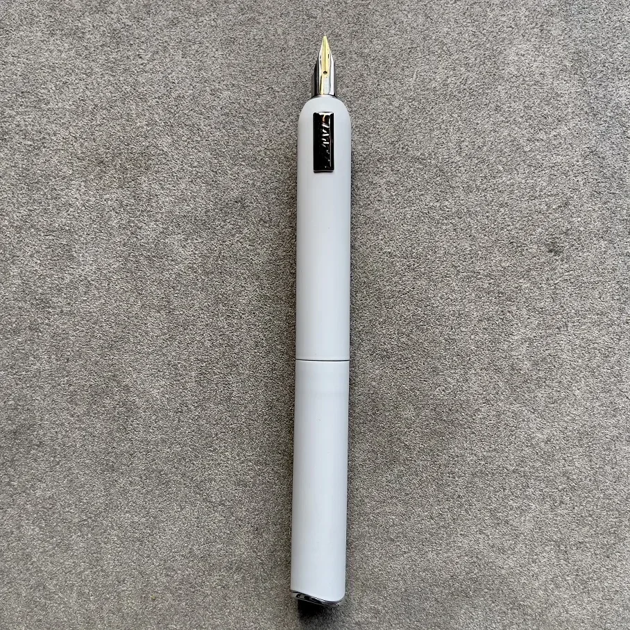 LM Red Dot Award Dialog Focus CC stylo plume noir titane 14K or pointe plume encre stylos rétractables: BLANC