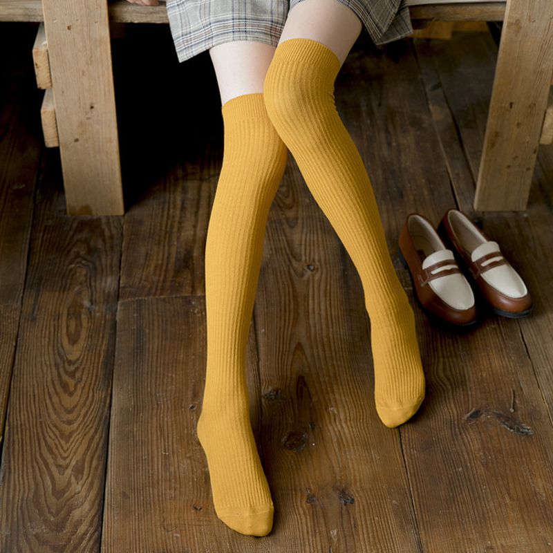 Tyyliset pitkät tuubisukat hengittävät hikeä imevät deodorantti- ja kitkaa estävät naisten polvipituiset yksiväriset pitkät tuubisukat