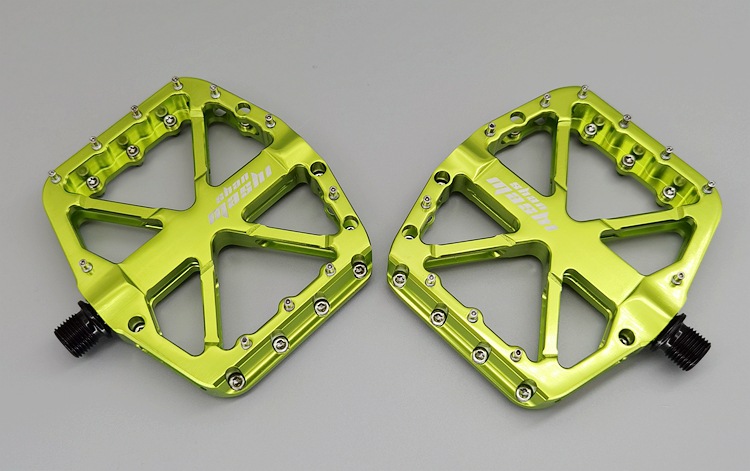 Ultra-light Mountain Bike Pedals CNC Aluminum Alloy Polished 3 Bearing Pedals Downhill Dirt Bike Anti-slip Bicycle Pedals: green