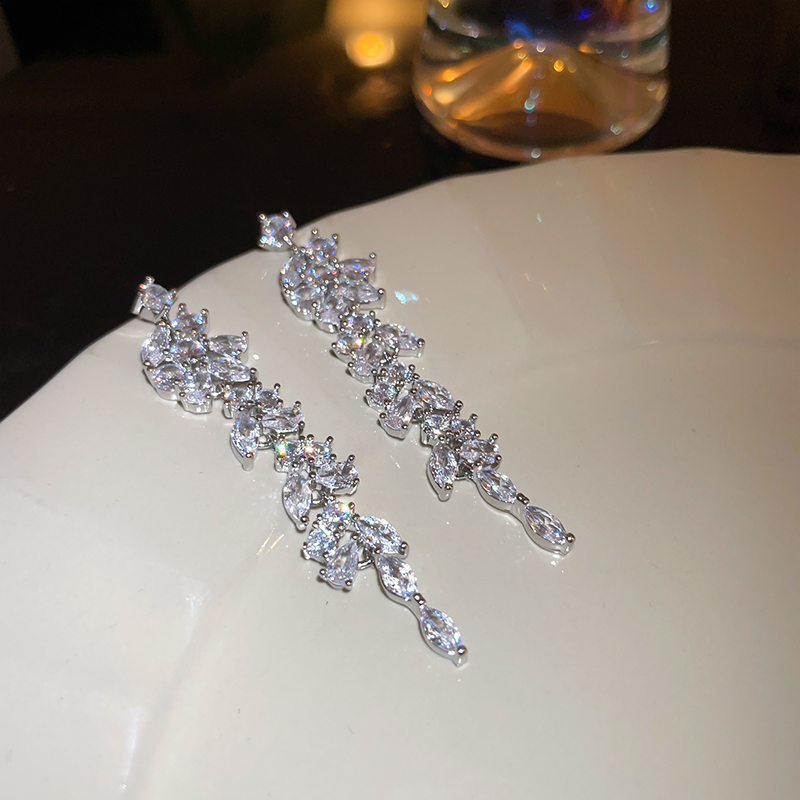 Prachtige oorbellen met blaadjesmotief voor vrouwen, glanzende oorbellen met ingelegde strass-steentjes, schitterende kwastjesoorbellen, bruidssieraden