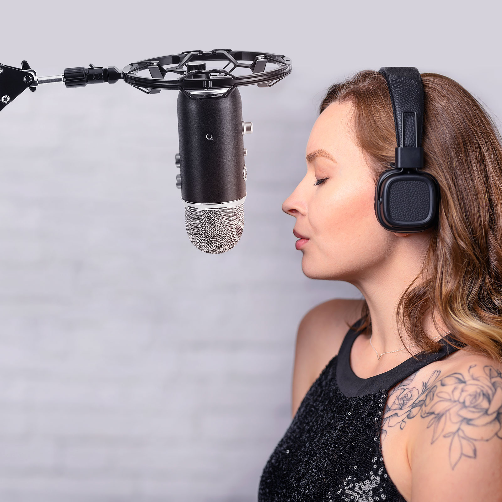 Mic Shock Mount Reduce Vibration Portable Lightweight Microphone Shock Mount Mic Holder Microphones Studio Recording Mic Stand