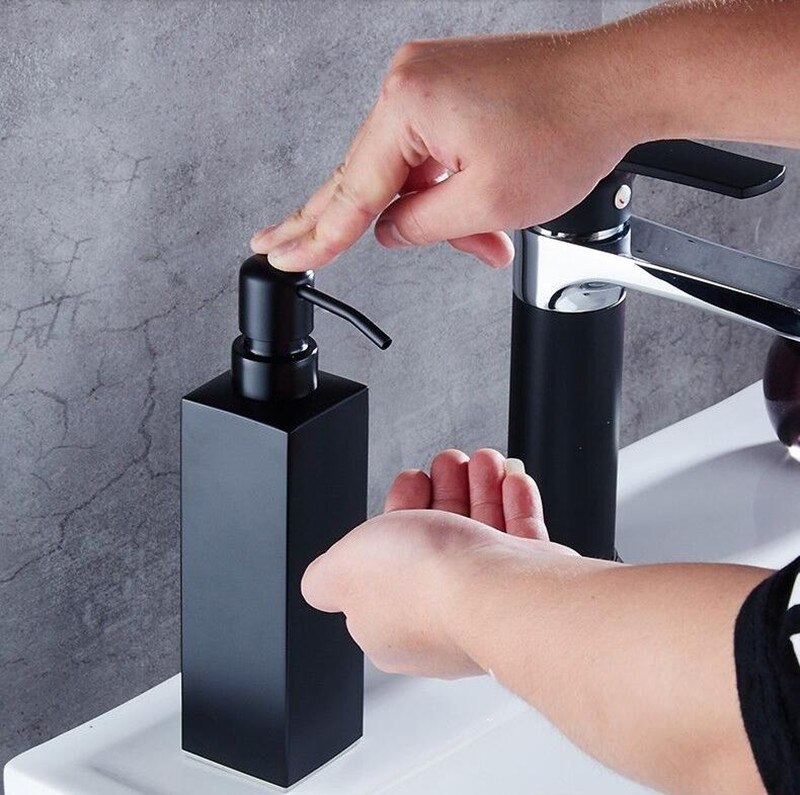 Flydende sæbedispenser hånd køkkenvask sæbe beholder 304 rustfrit stål sort badeværelse shampoo holder vægmonteret flaske: Stil 2 sort firkant