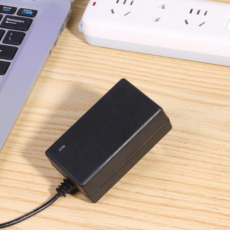 Universele 21v 2a 18650 lithium batterijlader  dc5.5mm- stekker stroomadapter lader hoge kwaliteit eu-stekker amerikaanse stekker voor laptop