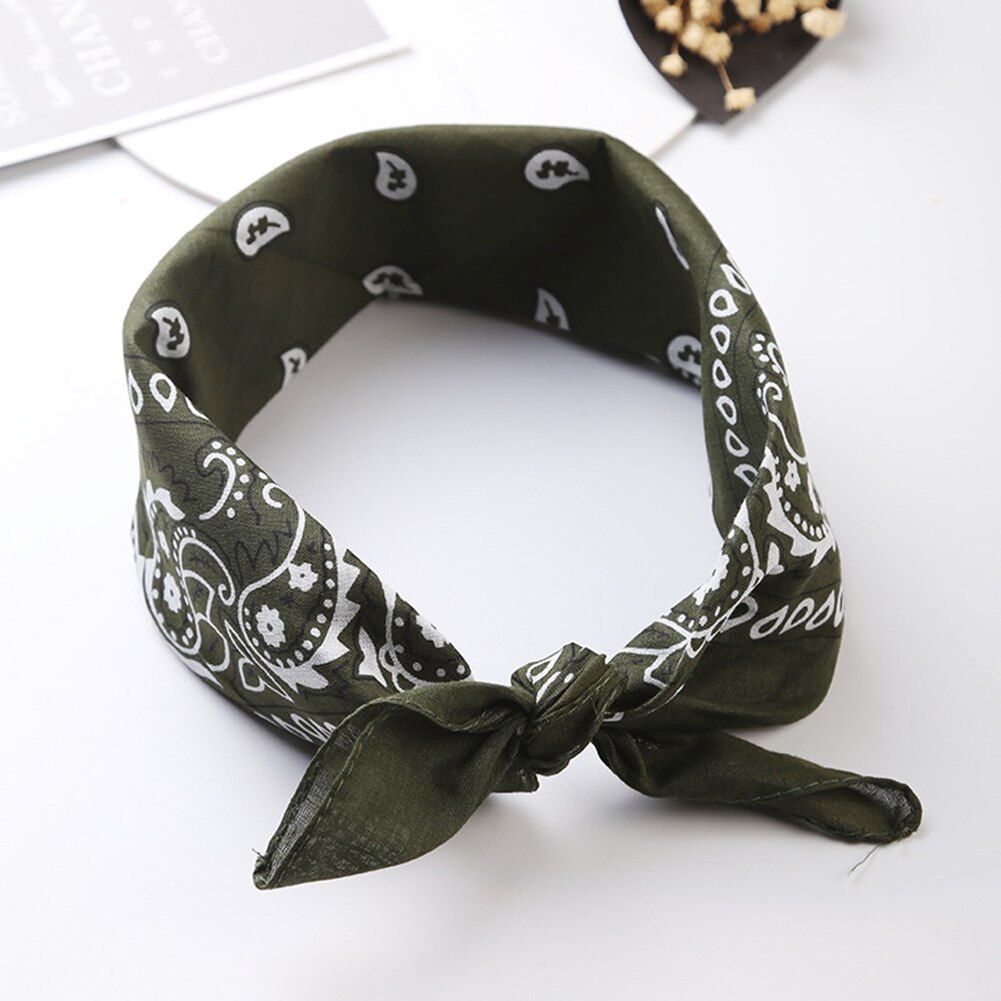 1pc- bands unisex hiphop rode bandana hoofddeksel haar nek sjaal bandana heren vierkante sjaals print zakdoek: Legergroen