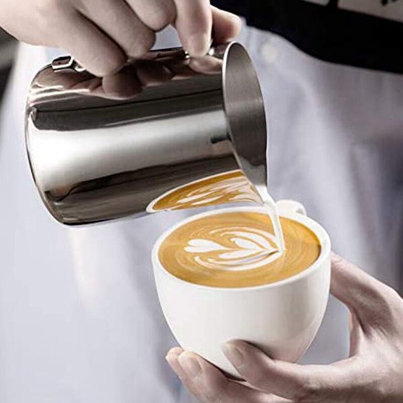Jarra de espuma de leche, jarra de leche de 600 ML con escala [taza, ML, onza], jarra de leche de acero inoxidable jarra de café Latte