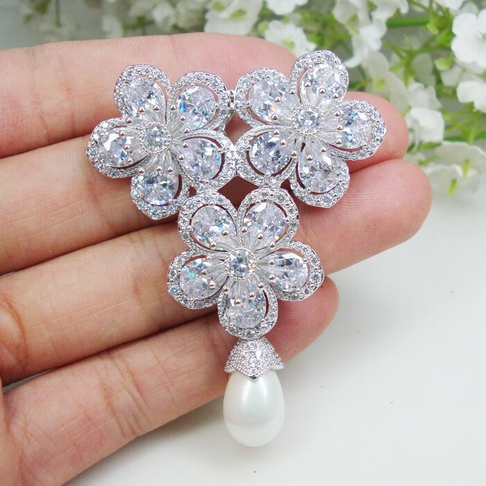 Zircon Crystal Luxurious Bride 3 Flower Wedding Clear Brooch Pin Accessories