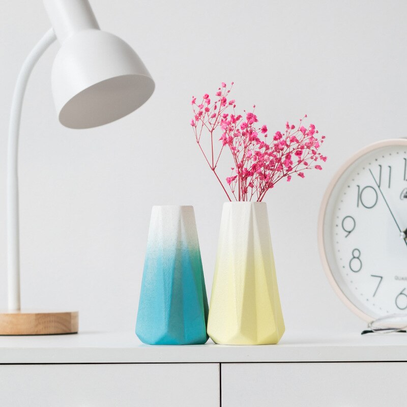 Keramisk vase boligindretning groft keramik diamant origami bred mund morandi enkel moderne stue tv skab sort blå