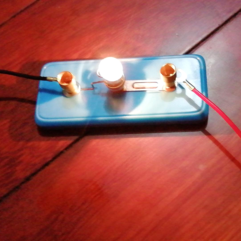 10 Uds E10 1,5 V 2,5 V 3,8 V 4,8 V 6V 6,2 V pequeña bombilla para linterna de enseñanza de experimentos de prueba