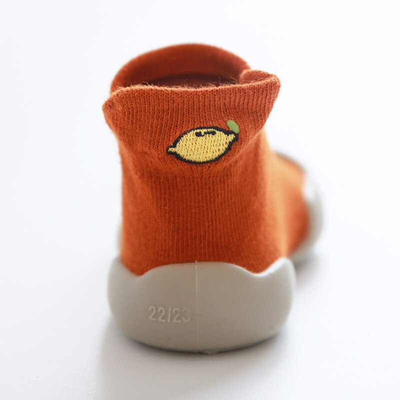 bébé chaussettes broderie dessin animé fruits enfants chaussettes de sol en caoutchouc bas antidérapant bébé marche chaussettes: Black / 13-13.5CM