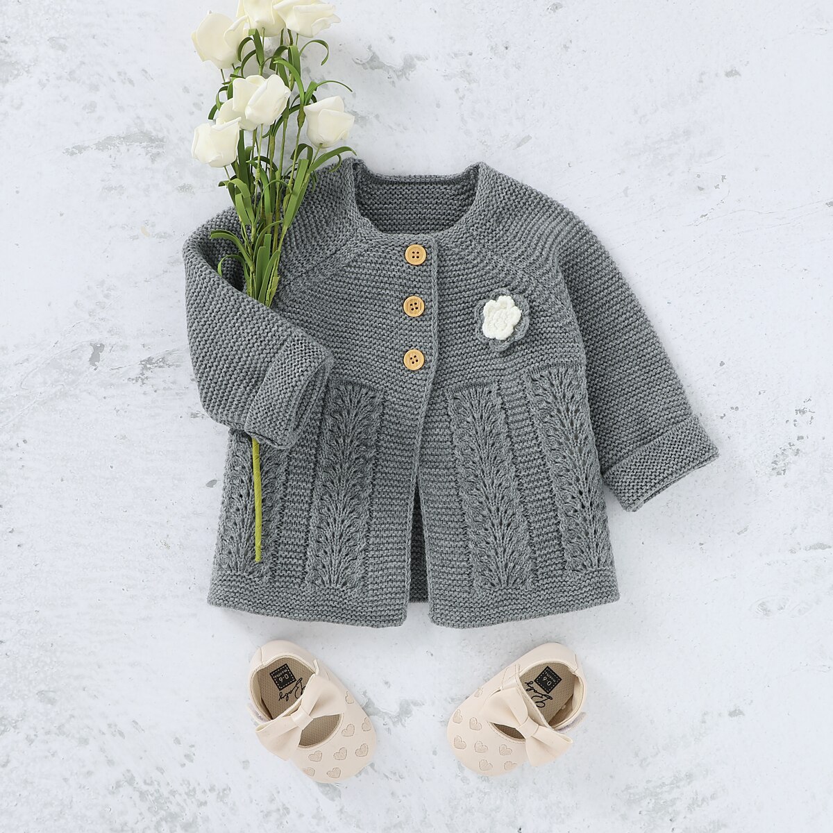 Baby & freundlicher Herbst Kleinkind Baby Mädchen Grau Einreiher SchöNe Blume zur Seite fahren Beiläufige Strickjacke Gestrickten Outfits