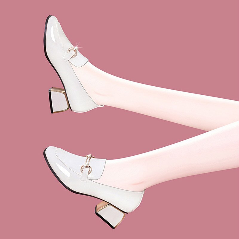 Høst kvinner kjole sko høye hæler lakk båt sko metall firkantede hæler pumps svart kontor sko dame 8628n: Beige / 40