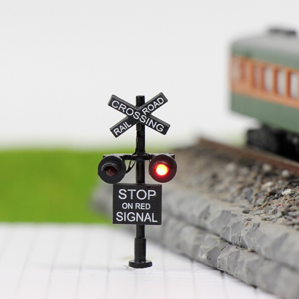 2pcs N Scale Model Railroad Crossing Signals Stop on Red LED Head 1:160 Model Traffic Block Singal