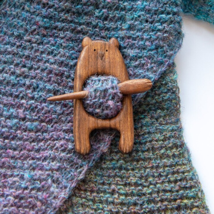 Wooden Animal Pattern Brooch Pin Unique Handmade Wooden Brooch Pin Women Cute Shawl Pin Scarf Buckle Clasp Pins Jewelry: Bear