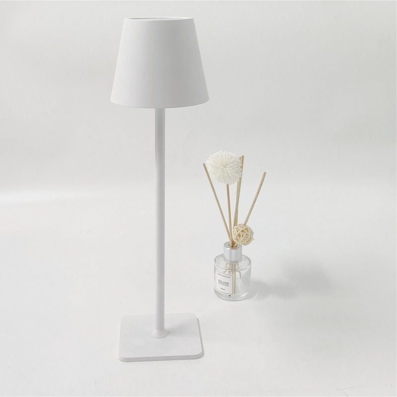 Lampade da scrivania Lampada da tavolo a LED a 3 colori Luce notturna Touch Dimming Protezione per gli occhi Lampade plug-in USB per lampada da tavolo da studio Luce laterale del letto