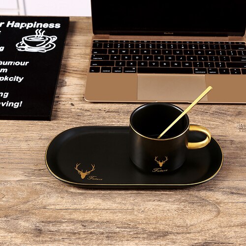 Keramisk kaffekop europæisk lille luksus enkelt enkelt krus krus med ske og tallerken nordisk ins: Varmt sort guld