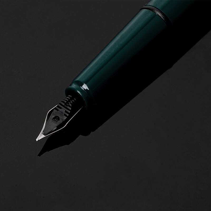 Safari Calligraphy Fountain Pen Plastic Cap & Barrel green