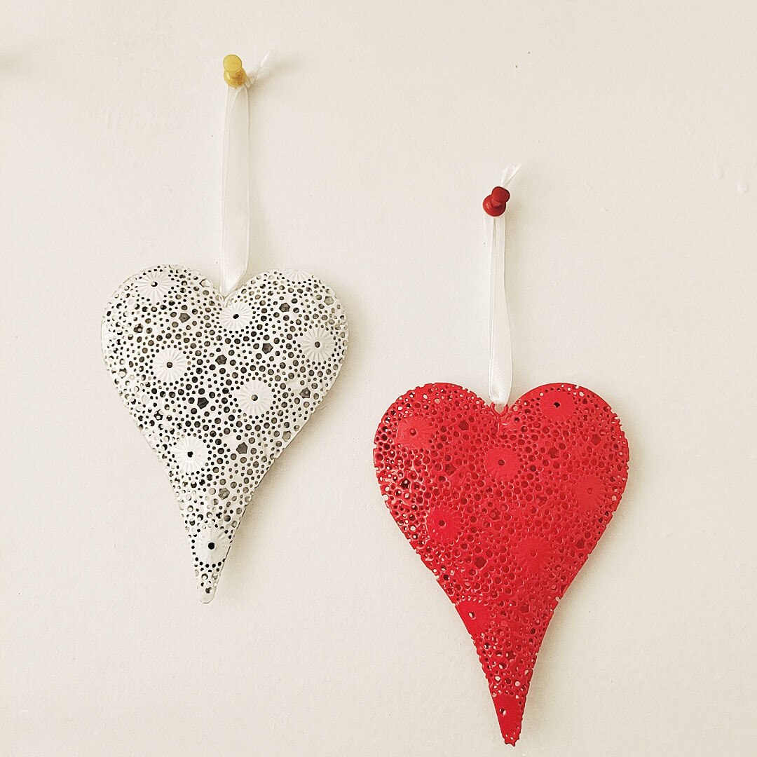 Metal Hollow Pattern Love Heart Wall Hanging Metal Crafts Wedding Props Valentine's Day Party Decoration Home Decor Ornaments