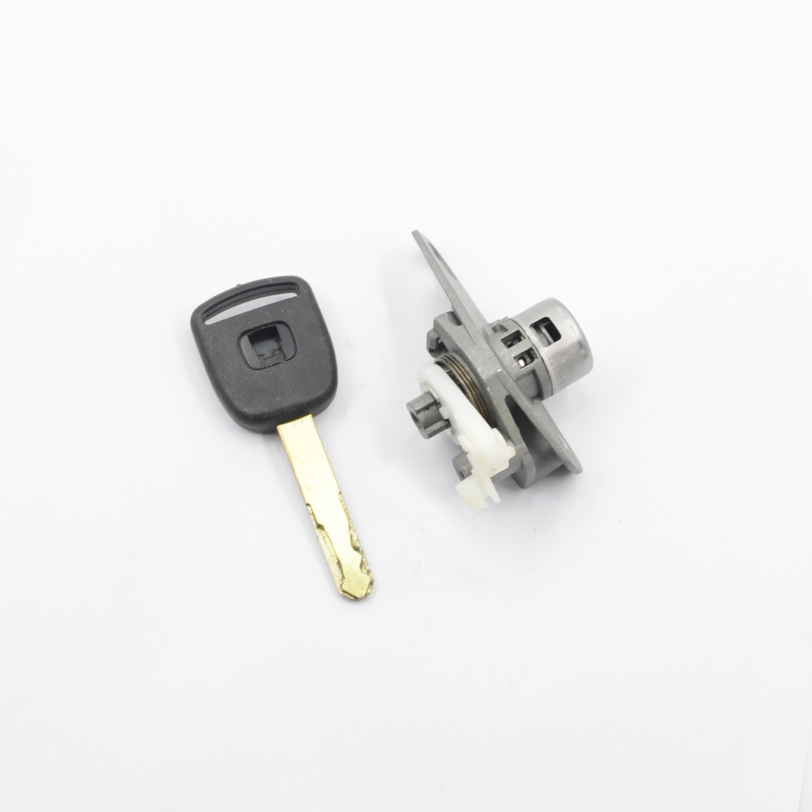 TAILGATE TRUNK LOCK BARREL WITH ONE NON-TRANSPONDER KEY FOR HONDA CIVIC 2006