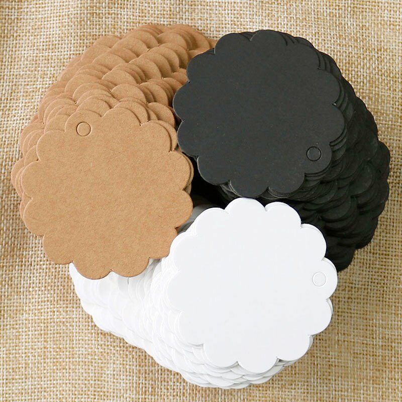 Étiquette en papier Kraft en forme de fleur, étiquette blanche et noire, vierge, à suspendre, pour vêtement, étiquette de prix, 100 pièces