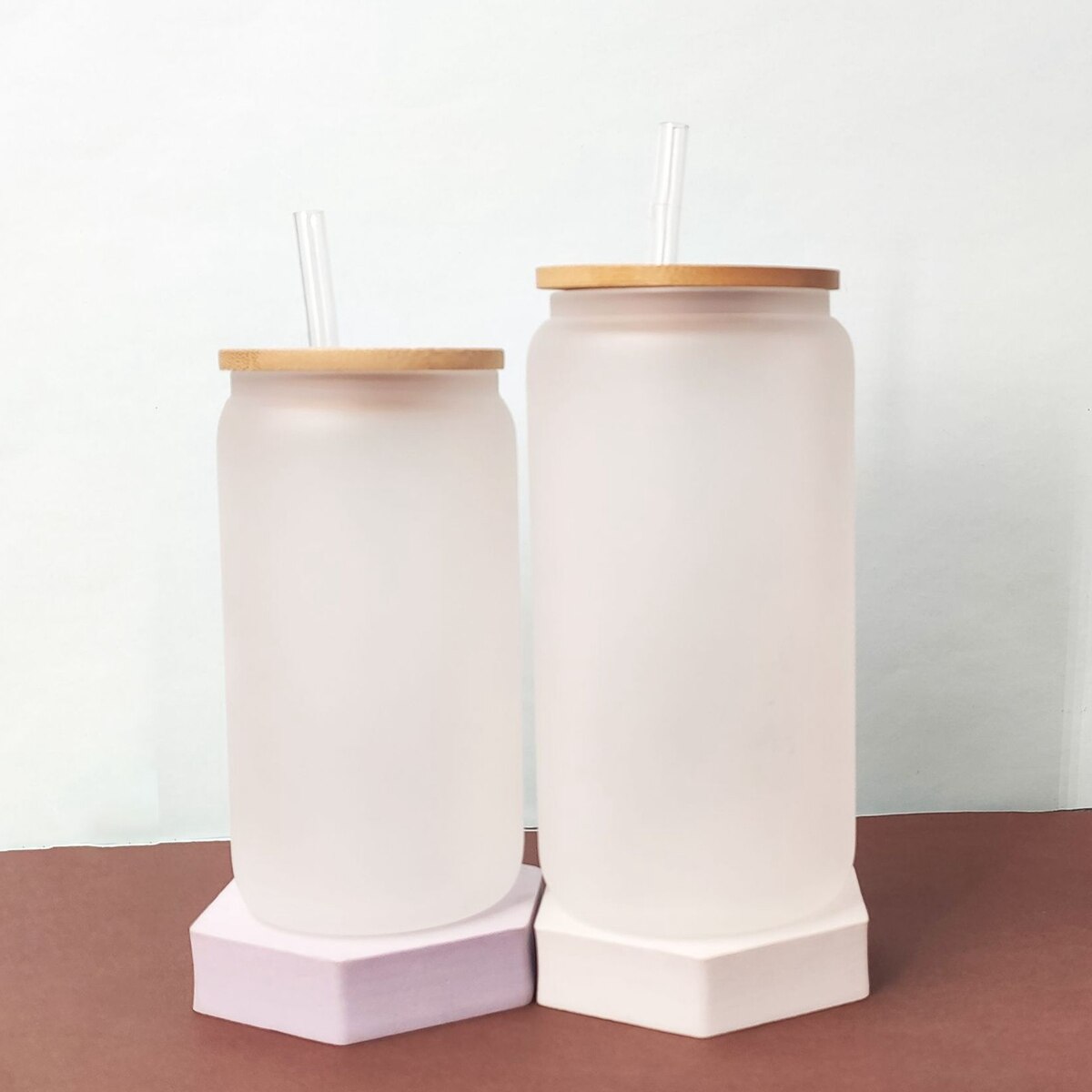 Glas kop med bambus låg og glas sugerør øl dåse glas is kaffe glas vin kopper sæt frostet koks glas kop drikkevare