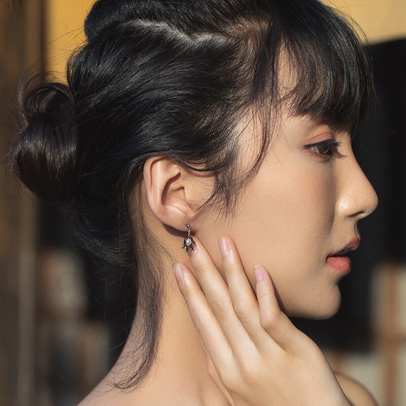 Thaya 925 argent Sterling boucle d'oreille mignon noir chat & patte boucle d'oreille Style japonais pour les femmes argent oreille bijoux fins