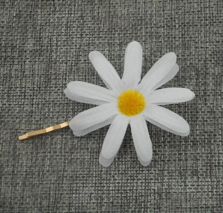 Fresh White Daisy Hair Pins Artificial Fabric Flowers Clips for Women Accessories Bride Jewelry Bridal Head Piece Party Headwear: 6cm white DFA212