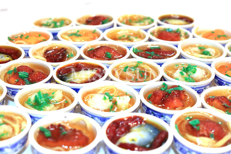 2PCS 3cm 1/6 Scale Miniature Chinses Cuisine Dessert Noodles Food for Dollhouse Decor Pretend food for blyth bjd kitchen toys