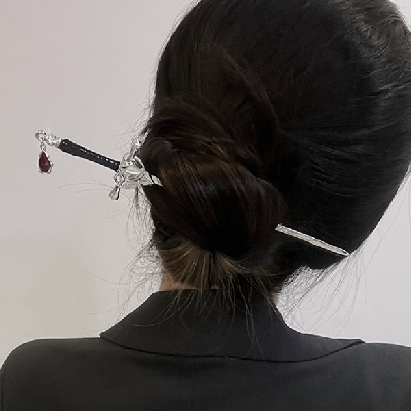 Horquilla con colgante de rubí y espada china para mujer, palo de pelo Punk Vintage, tocado de personalidad de , borla de Metal, accesorio de Clip para el cabello