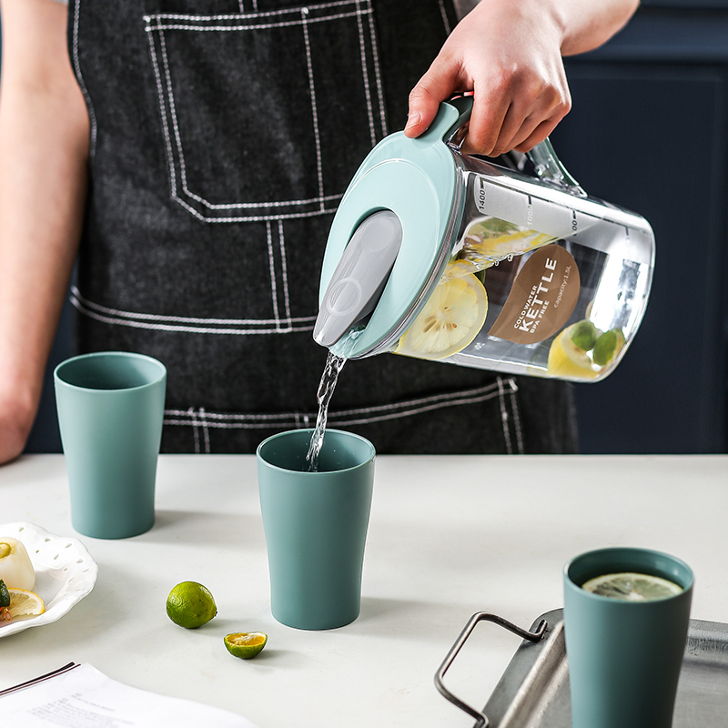 Large Plastic Water Pitcher with Lid Square Water Carafe with Lids BPA Free Water, Tea, or Juice Containers with Lids for Fridge