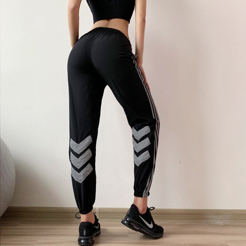 Uvini Joggingbroek Vrouwen Hiphop Dans Broek Losse Leisure Broek Voor Dames Side Striped Elastische Manchet Vrouwelijke Sport Broek: YJK8289-black / L