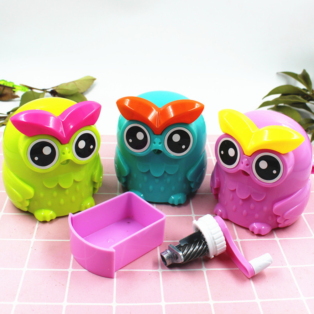Cartoon Hand-Crank Puntenslijper Creatieve Uil Vormige Puntenslijper (Willekeurige Kleur)