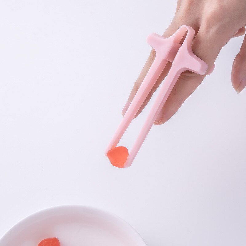 Reusable Finger Lazy Chopsticks Clip for Eatin Snacks Prevent Dirty Hands Finger Ring Chopsticks for Playing Computer Phone Game: Pink