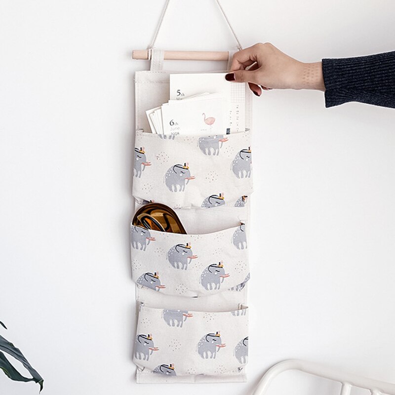 Huishoudelijke benodigdheden hangtas drie zakken ondergoedtas deur achter speelgoed boeken opbergtas