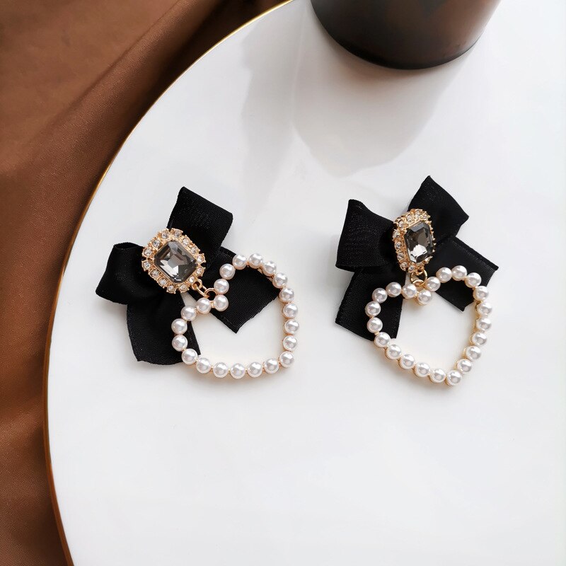 Temperamento coreano orecchini a Clip con fiocco in strass retrò BowKnot nero perle a forma di cuore Clip su orecchini senza foro per la festa delle donne