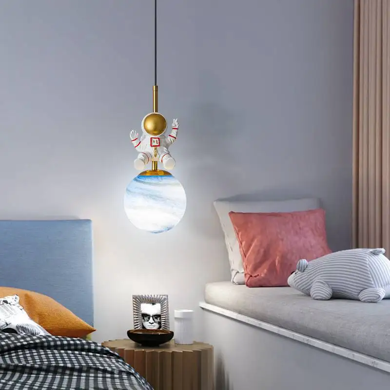 Lámpara colgante para la cama de la habitación de los niños, luz minimalista moderna, lámpara de lujo para dormitorio de niño, lámpara de Luna, candelabro pequeño de astronauta