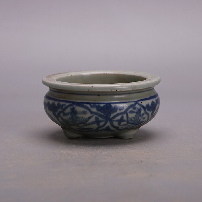 Collectie Van Statief Wierookvat Met Blauw Glazuur, blauw En Wit Crane In Wanli Jaar Van Ming-dynastie In Jingdezhen, China