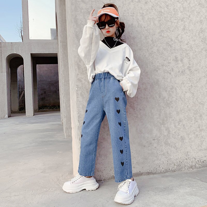 Primavera 2021 abbigliamento per bambini Casual Jeans larghi in Denim ragazza bambino stampa cuore pantaloni in cotone blu pantaloni a gamba larga 4 6 8 10 12Y