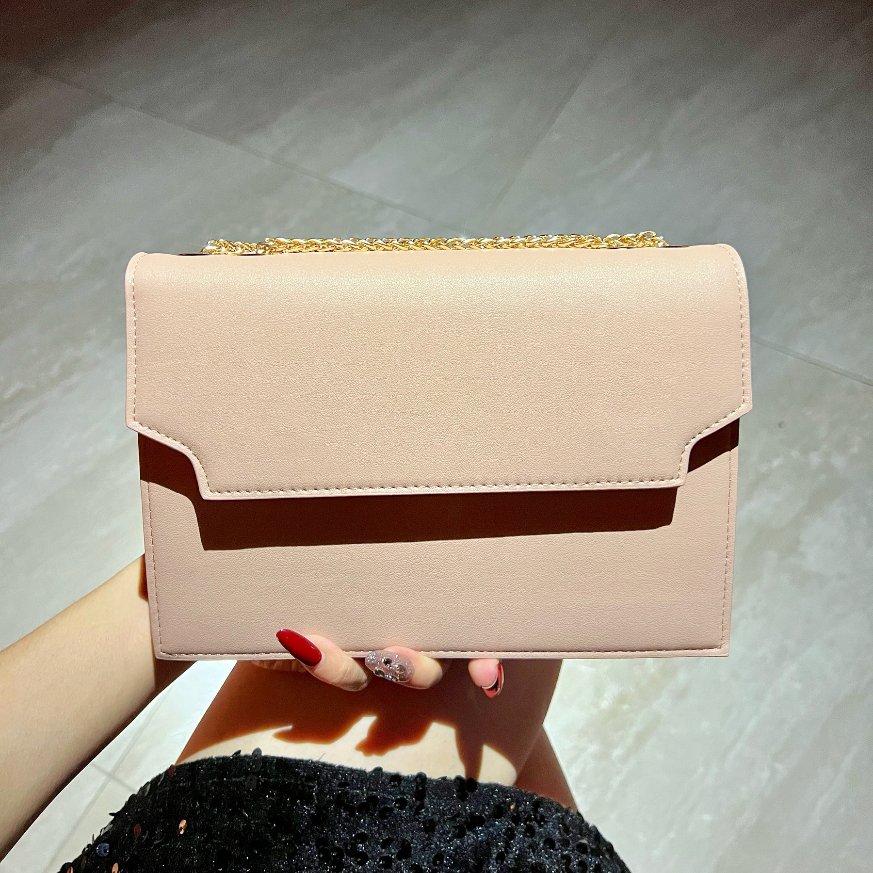, eenvoudige en modieuze clutch voor dames, veelzijdige schoudertas met ketting, handtas, postbodetas, dames tas voor woon-werkverkeer: Champagne