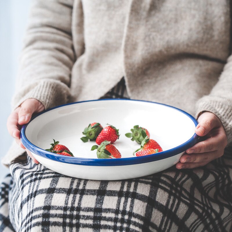 Klassisk fortykket rød blå kant porcelæn emaljeret husholdningsbagning rund tallerken dessert brød mad dyb tallerken service