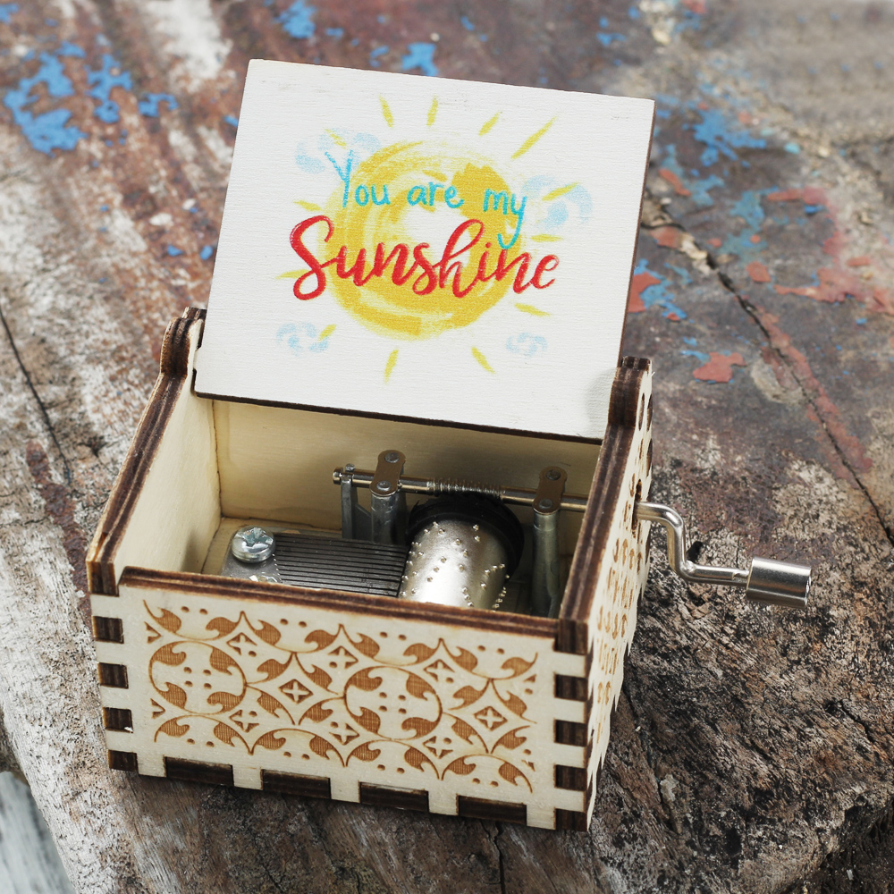 Houten handzwengel muziekdoos je bent mijn zonneschijn ik hou van je aan mijn vrouw muziekthema muziekdoos kerstmis een verjaardag: Jij bent onze zon 03
