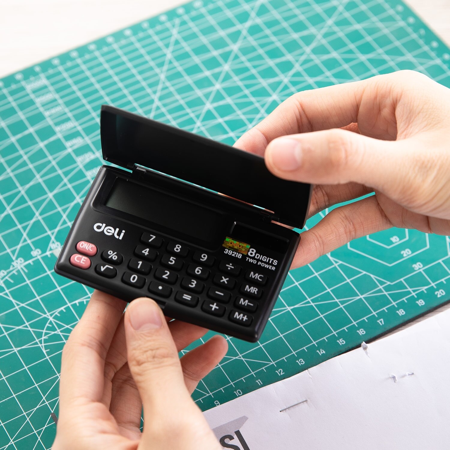 DELI Mini Calculator Portable Office Personal Use Pocket Calculators Handed 8 Digit Electornic School Office Accesories