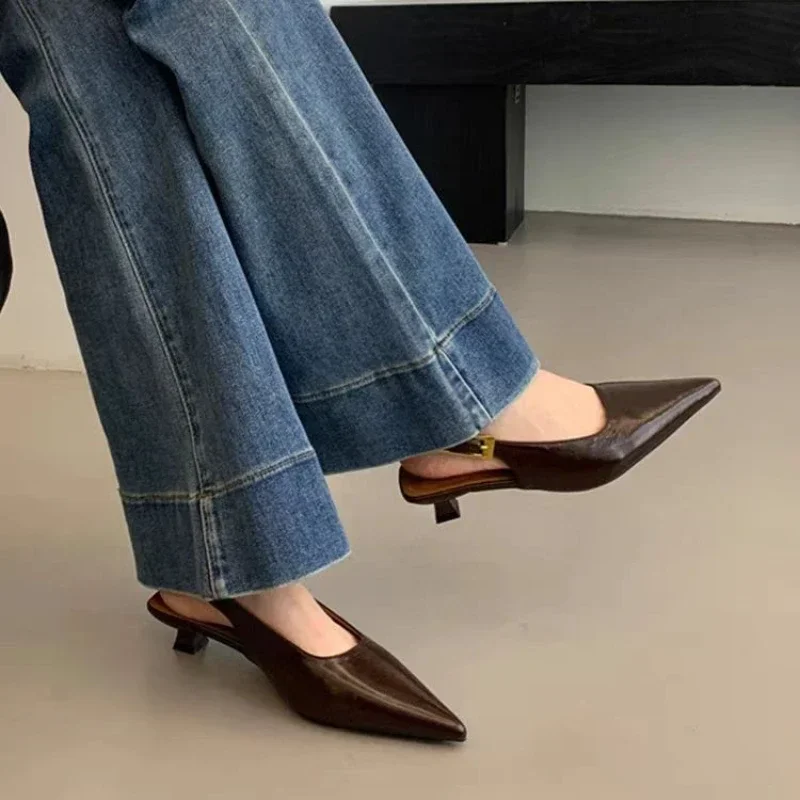 Sorte sommersandaler til kvinder med spids tå og lav slip-on, slingback-sko med tynde, mellemhøje hæle og kjoler