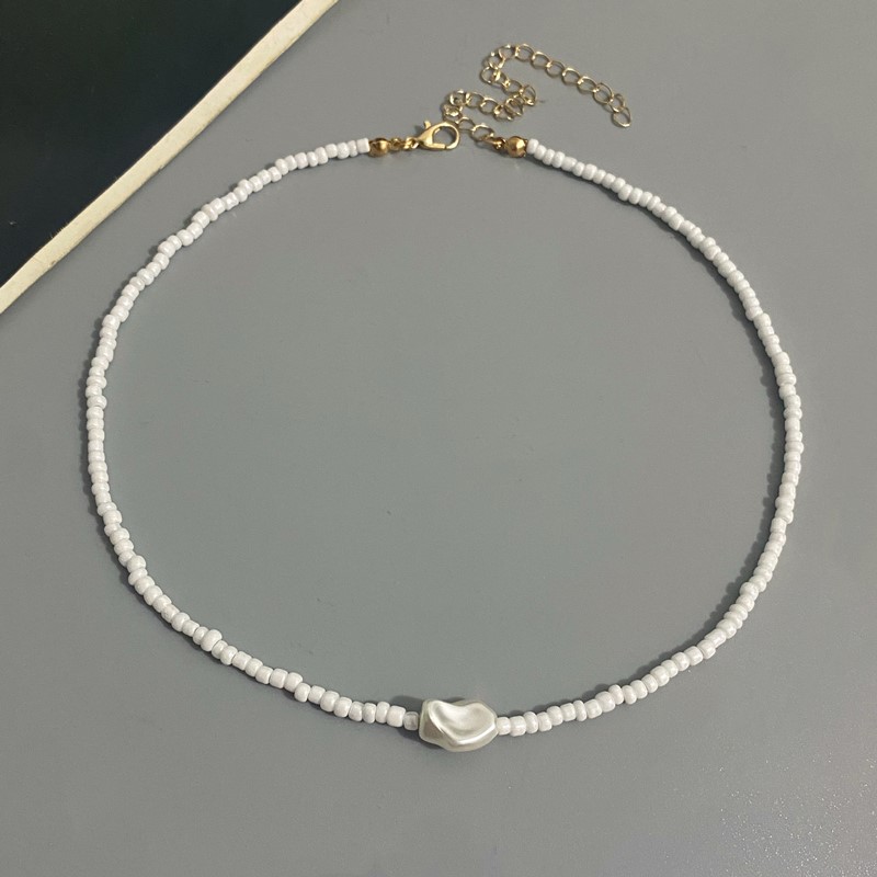 Boho perlehalskæde til kvinder imiteret perle frøperlekæde kort choker halskæde håndlavede smykker til kvinder: Rødbrun