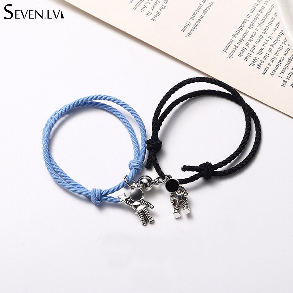 2 Stks/set Astronaut Hanger Armband Magneet Trekt Liefhebbers Sieraden Verstelbare Elastische Touw Armbanden Voor Vrouwen Mannen: blue and black