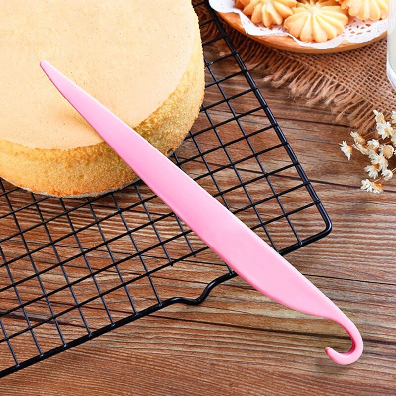 1 pc Kuchen Strippen Messer Kunststoff Strippen Messer Fondant Kuchen Modellierung Stift Backen Brot Pfanne Kuchen Schaber Klinge: Rosa