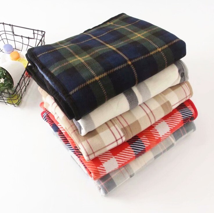 Multifunktionelt, bærbart plaid fleece polyester tæppe med knap vinter varm sofa sofa soveværelse rejse kappe tæppe 135*80cm